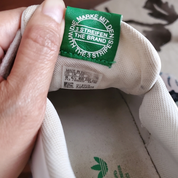 Adidas Sneakers Size 8 - Picture 2 of 2